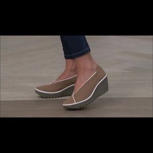 🔥Sale 🔥Fly London sand colored yuca wedge.